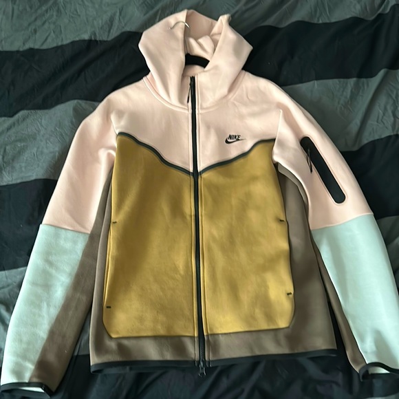 Pink and brown Nike Tech - Picture 1 of 3